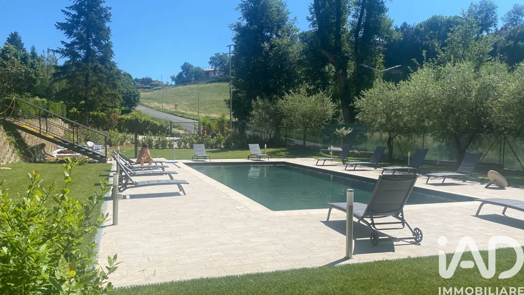 Bassein - Hotel-Restaurant with Pool in Castignano