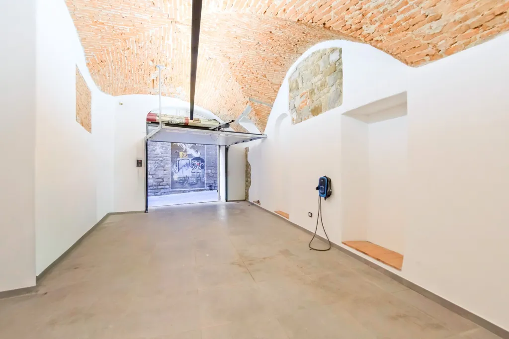 Garage - Rustic Apartment with Historic View in Florence