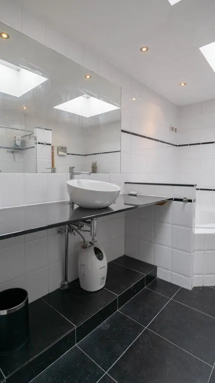 Salles de bain - House with Waterfront Access in Leiden