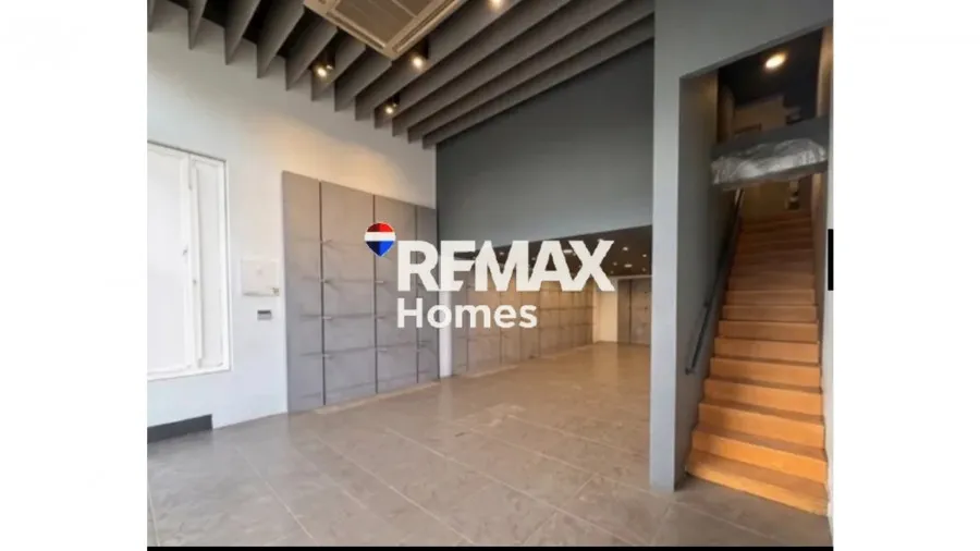 Entrée - Retail Unit with High Footfall in Agia Paraskevi