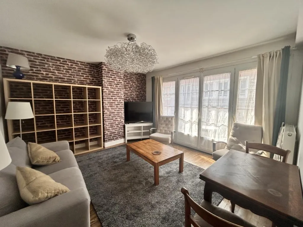 Séjour - Appartement Meublé avec Balcon au Centre de Lisieux