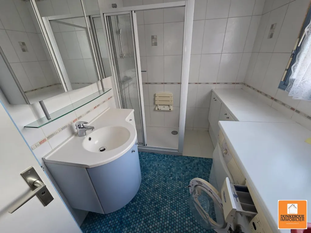 Salles de bain - Maison individuelle avec terrasse à Leffrinckoucke