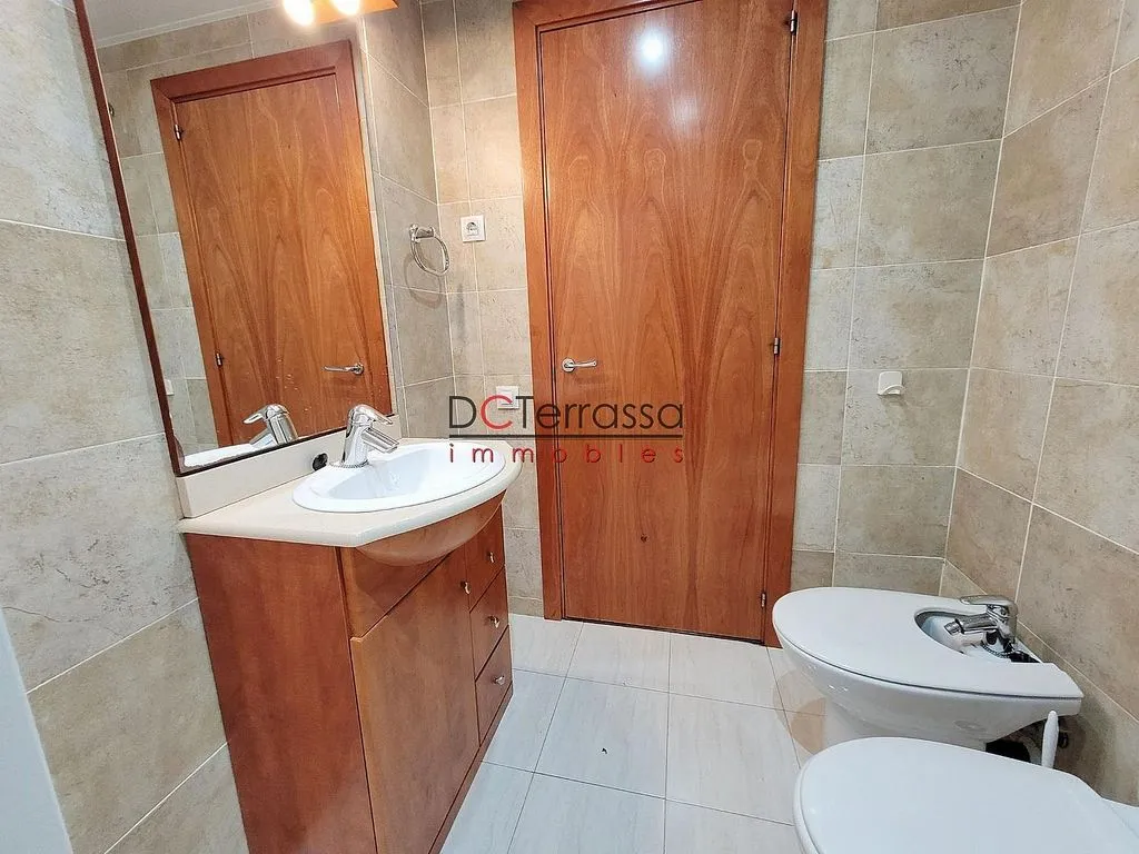 Bathrooms - Apartment with Balcony in Vallparadís, Terrassa