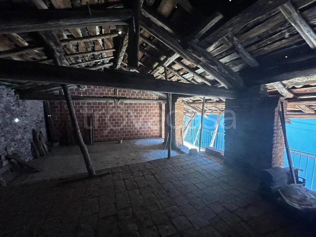 Toad - Three-Storey House with Garden in Bagnasco