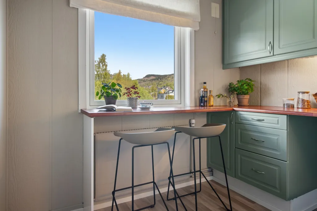 Cuisine - 2-Bedroom Apartment with Balcony in Randgård