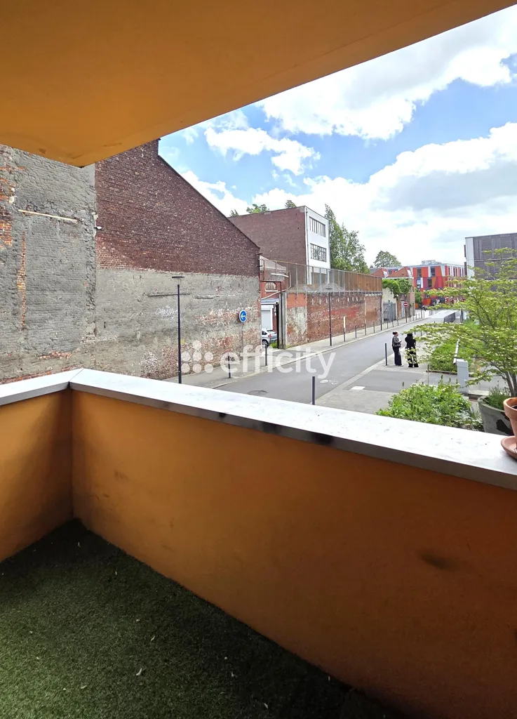 Rõdu - 3-Bedroom Apartment with Balcony in Roubaix Centre