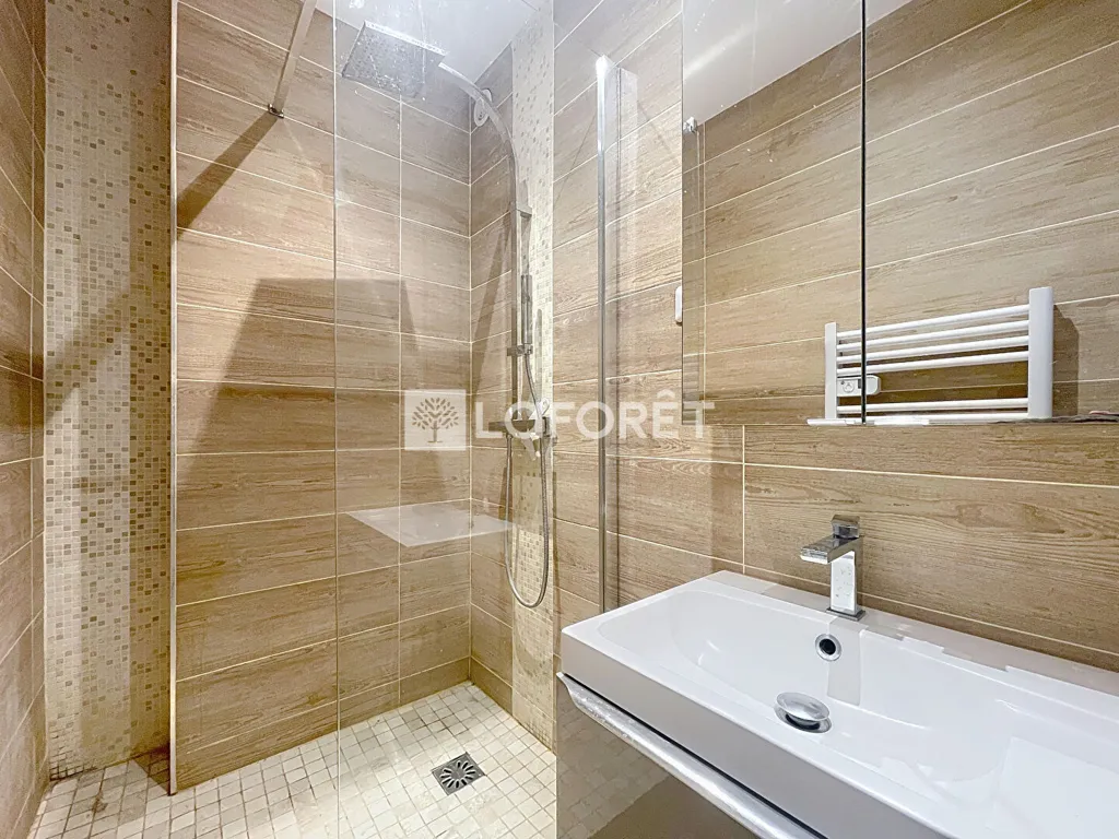 Salles de bain - Appartement Atypique en Centre-ville des Lilas