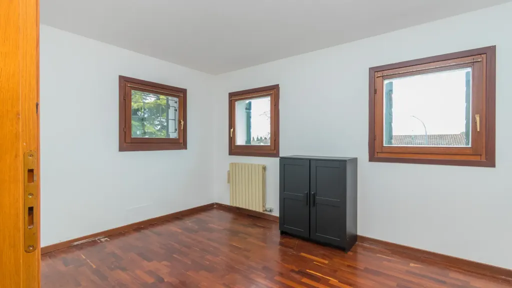 Pièces - Two-Level Apartment with Garage in Spresiano
