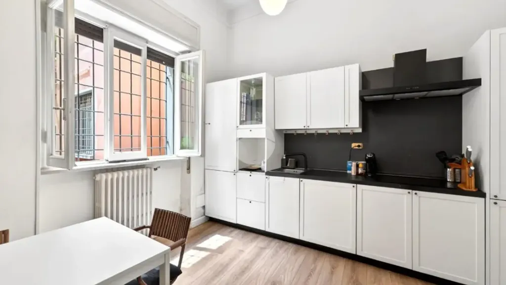 Cuisine - Spacious 2-Bedroom Apartment in Brescia