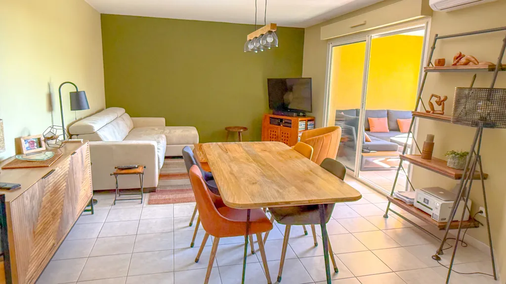 Söögituba - Renovated 3-Bed Apartment with Sea View in Antibes
