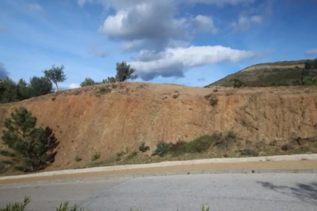 Giardino - Development Plot with Sea Views in Benahavís