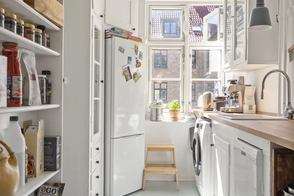 Cuisine - Classic Flat with Light near Reunification Square