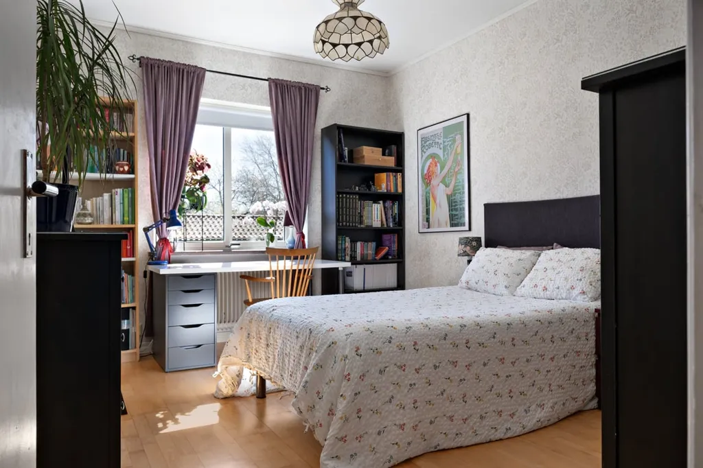 Magamistoad - Spacious Two-Bedroom with South-Facing Balcony in Central Area