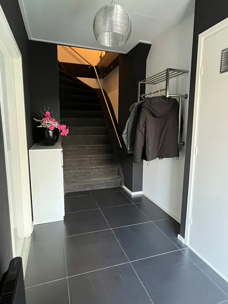 Esik - Modern House with Office Space in Ameide
