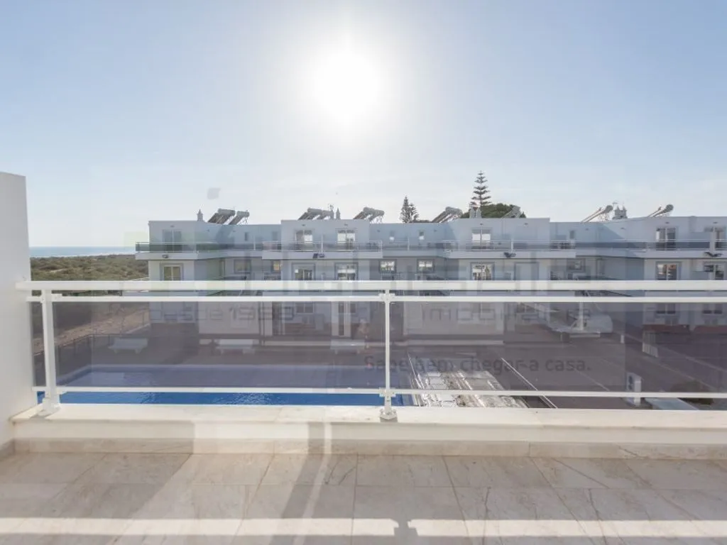 Rõdu - Luxury Duplex Apartment with Sea View in Praia Lota
