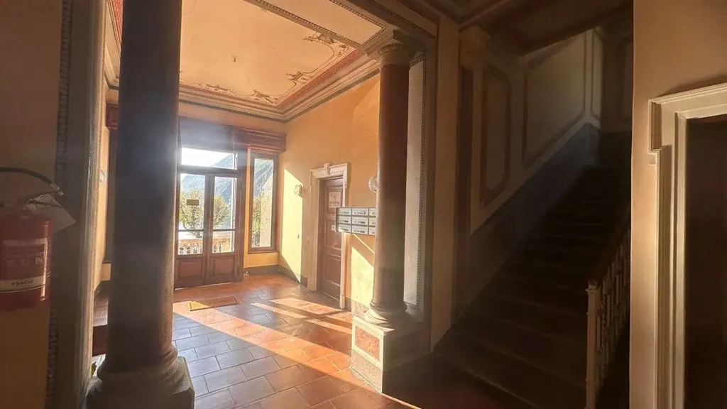 Toad - Luxury Lake View Apartment in Porlezza