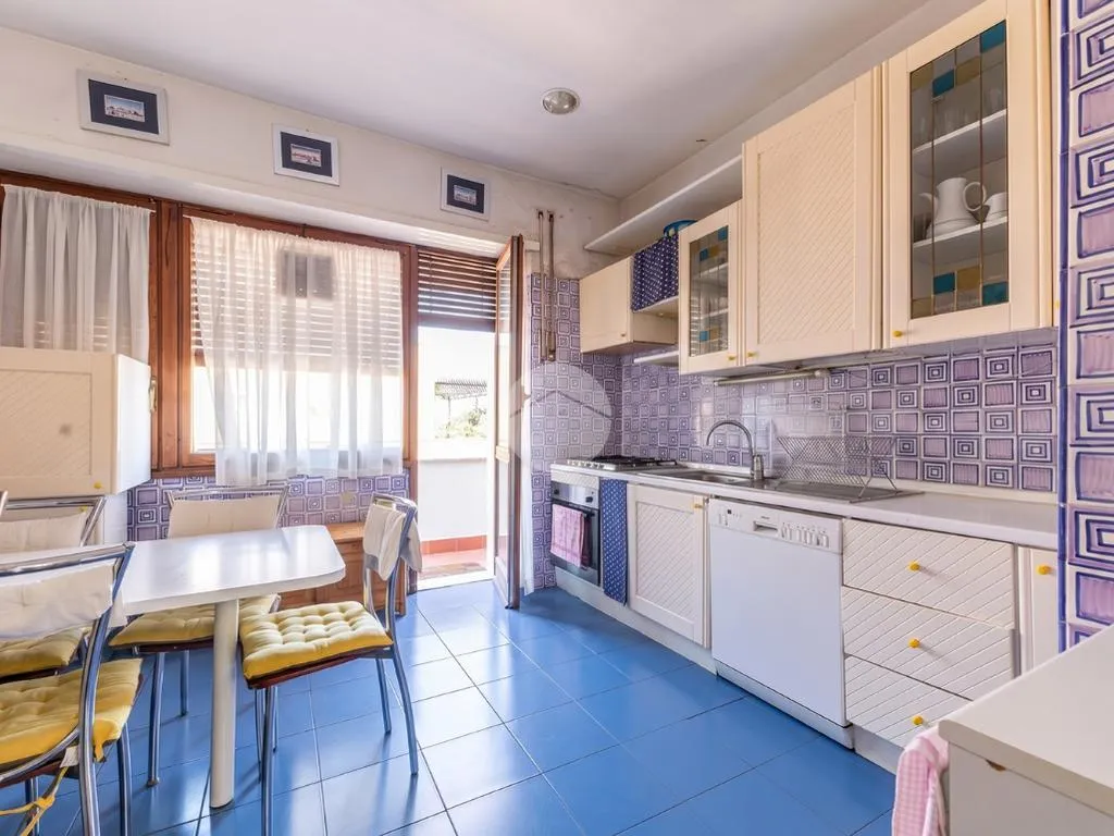 Dining Room - Penthouse with Park Views in Ardeatino