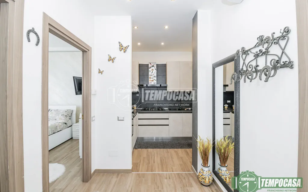 Entrée - Rustic 3-Bedroom Apartment with Balcony in Lodi Vecchio