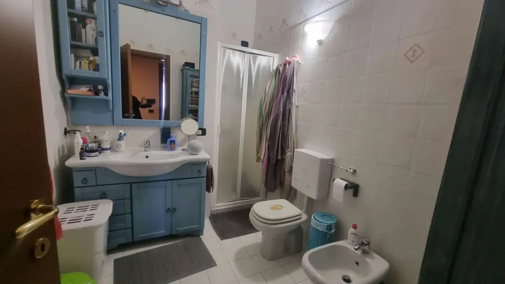 Salles de bain - Apartment with Terrace in Sarzana