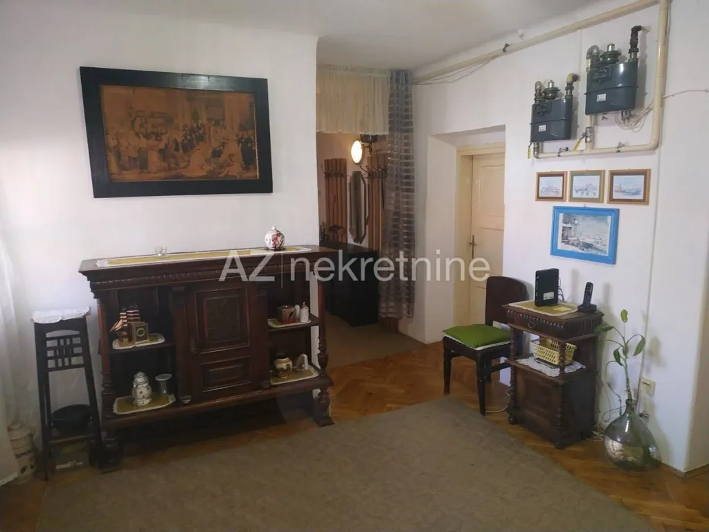 Salón - Four-Bedroom Apartment with Central Heating in Donji Grad