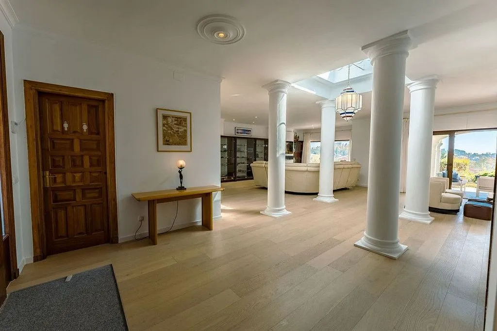 hallway_entrance