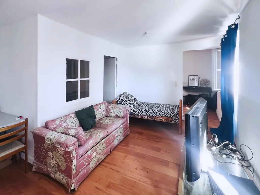 Magamistoad - Bright 3-Bedroom Apartment in Vienne Centre