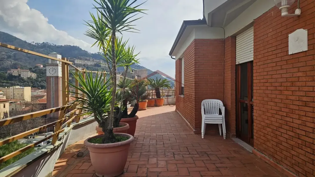 Terrasse - Penthouse with Panoramic View in Massa Centre