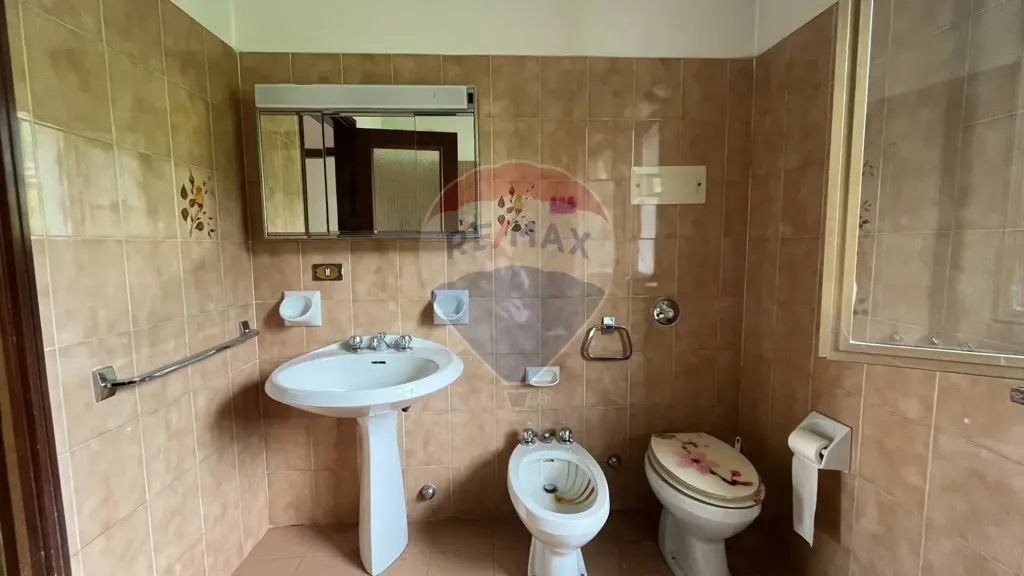 Vannitoad - Multi-Level Apartment with Terrace in Caprino Bergamasco