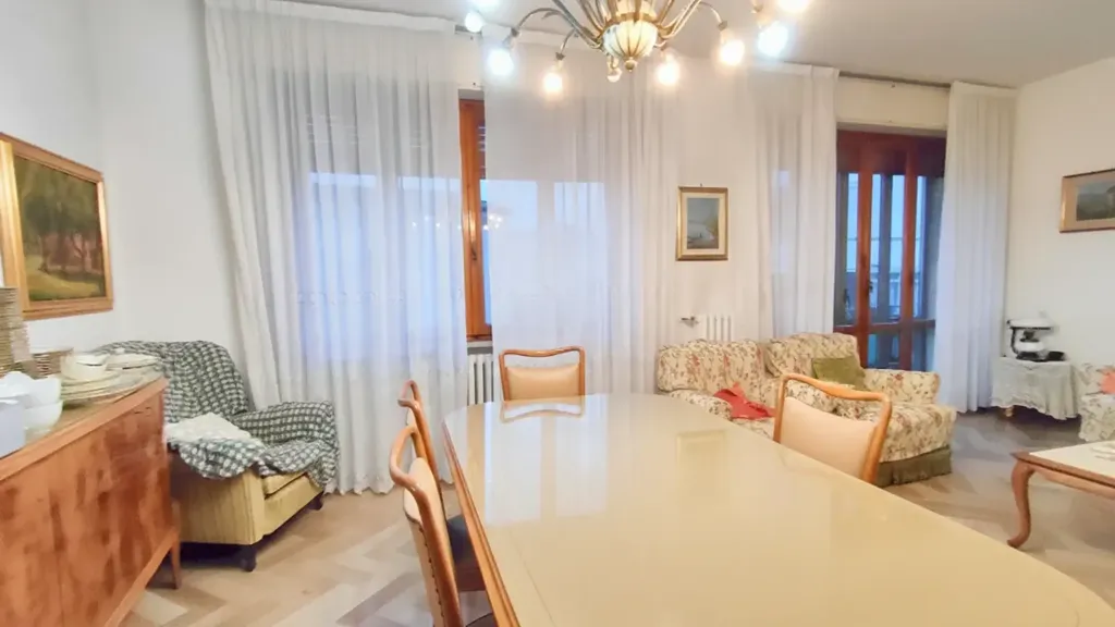 Salle à manger - Spacious Apartment with Balconies near Pisa