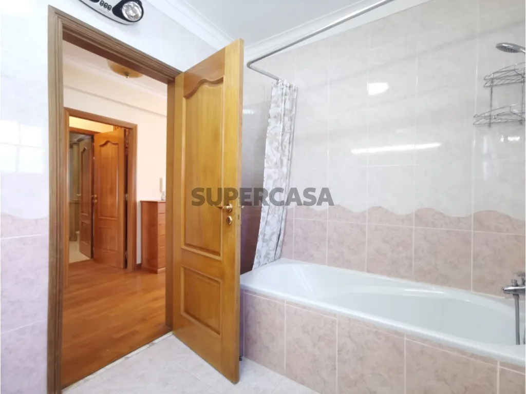 Vannitoad - Five-Bedroom House with Pool in Cascais