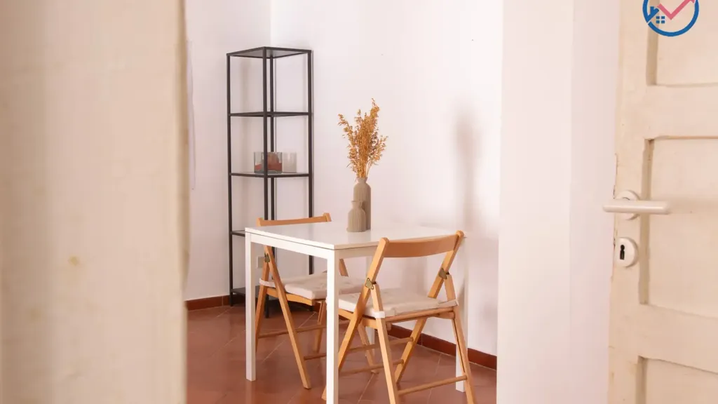 Dining Room - Trilocale with Private Garage in Palermo