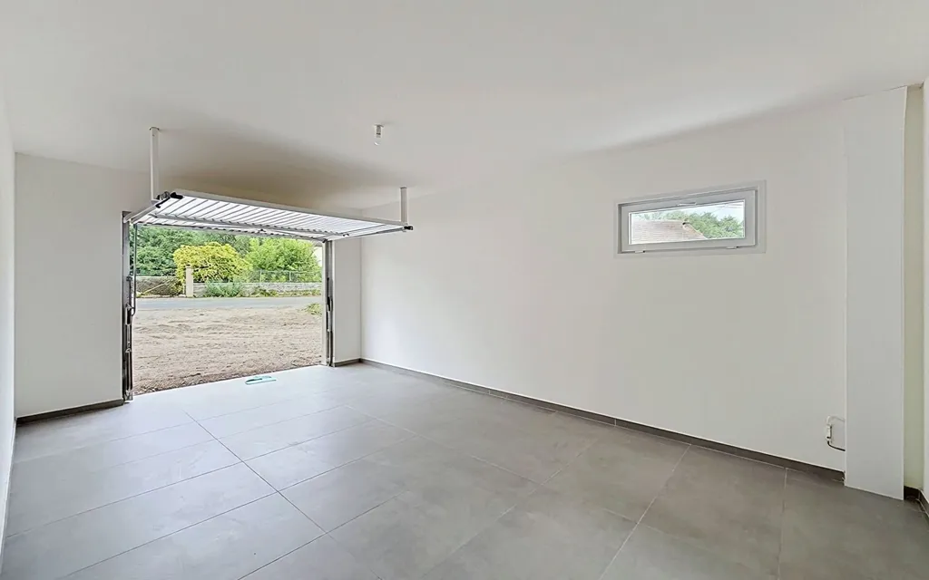 Garaaž - Modern House with Private Garden in Le Creusot