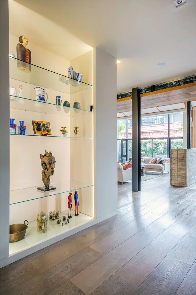 Living Room - 3-bedroom property in London