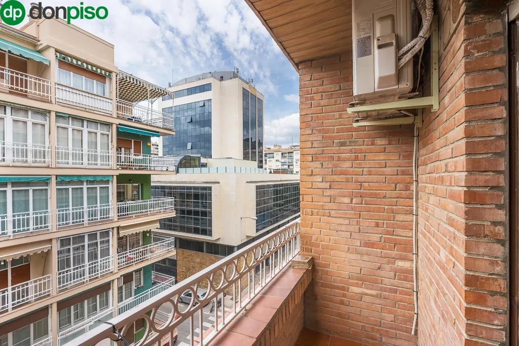 Balcon - 3-Bed Apartment with Balcony in Pajaritos, Granada
