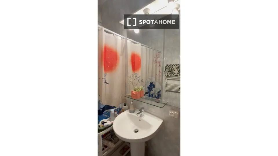 Salles de bain - Shared Flat with Balcony in El Poble Sec, Barcelona