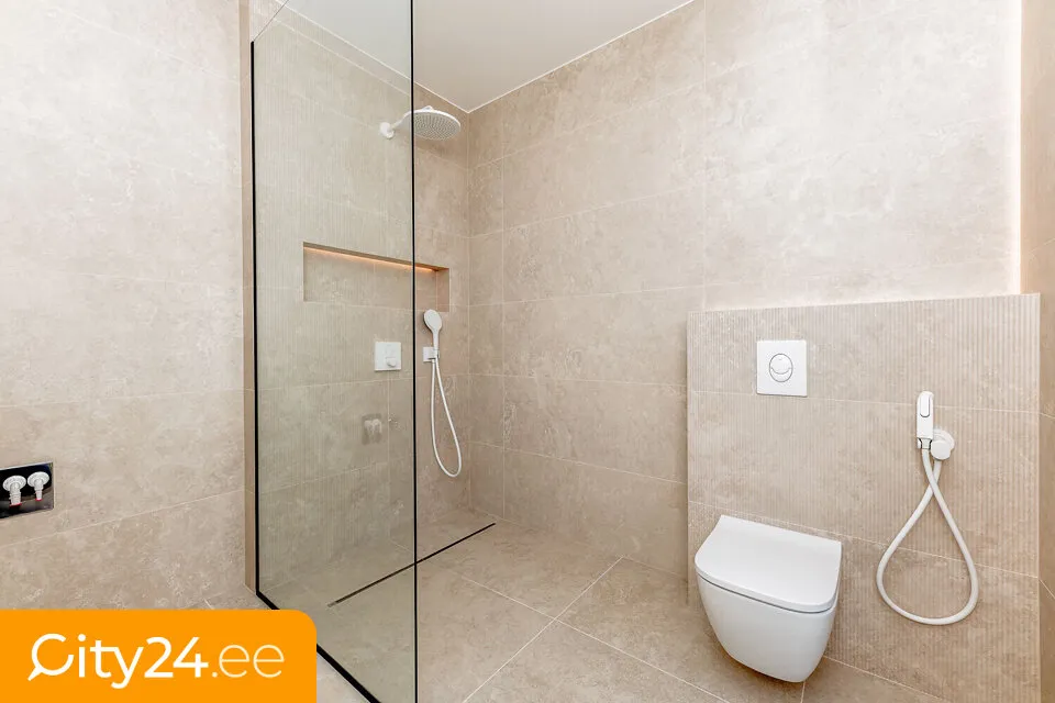 Salles de bain - New Stone House with Balcony in Sindi