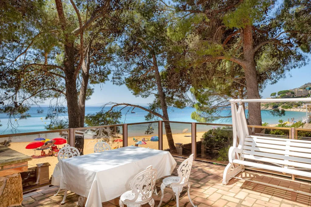 Terrazza - Seafront Estate with Beach Access in Almadraba
