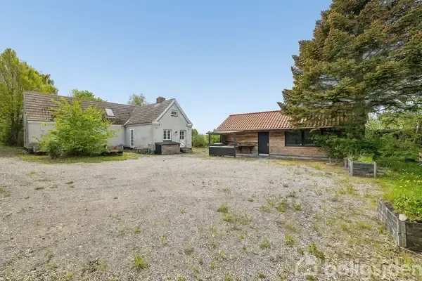 Välivaade - Partially Modernised Villa with Garden in Glatved