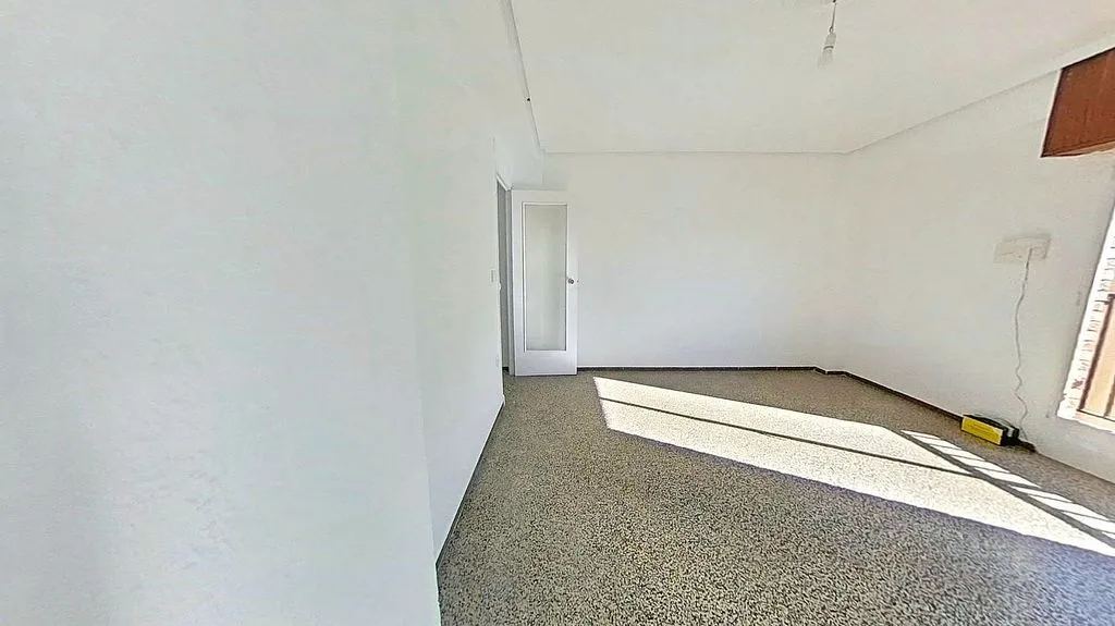 Pièces - 3-Bedroom Apartment with Sea Access in Valencia