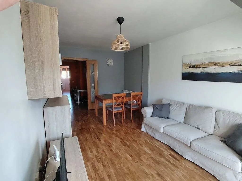 Elutuba - Modern Penthouse with Balcony in Sama de Langreo