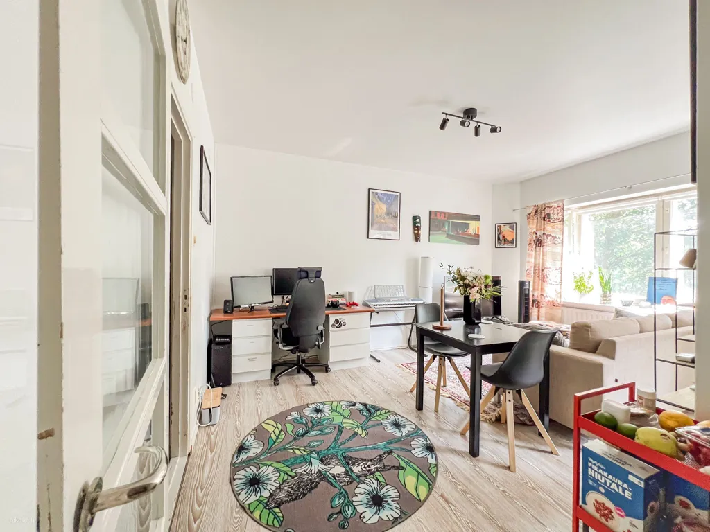 Office - Charming Apartment with Park Views in Taka-Töölö
