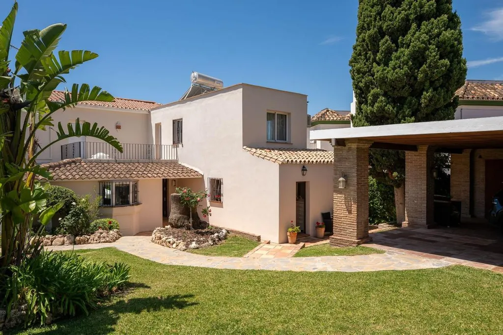Extérieur - Detached Villa with Private Pool in Río Real, Marbella
