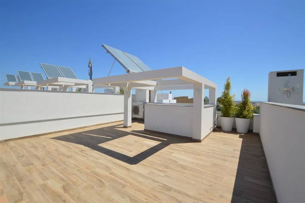 Terrasse - Contemporary Semidetached with Rooftop in Fuseta