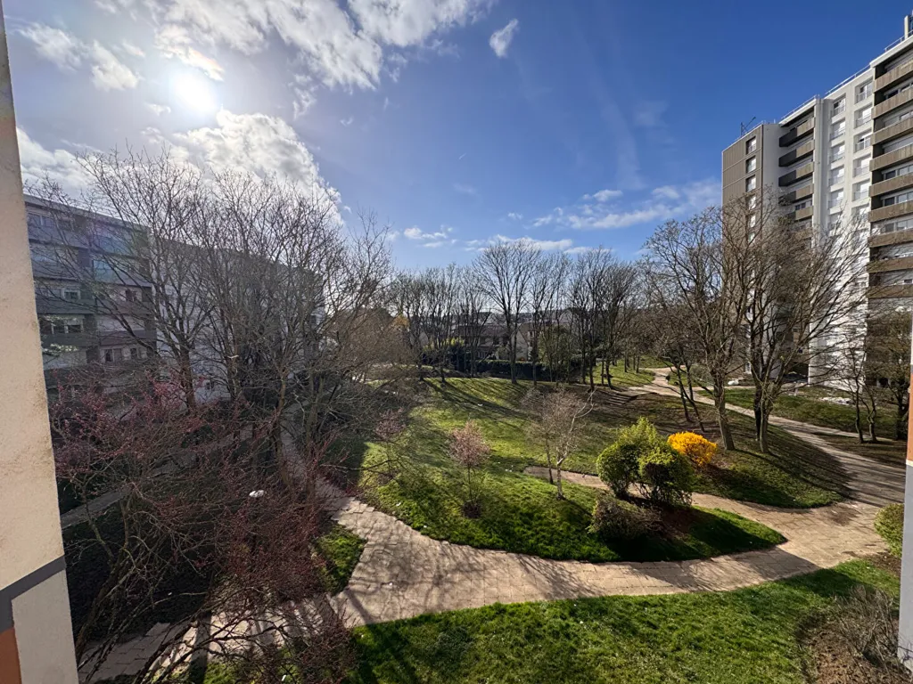 Giardino - 4-Piece Flat with Balcony in Viry-Châtillon