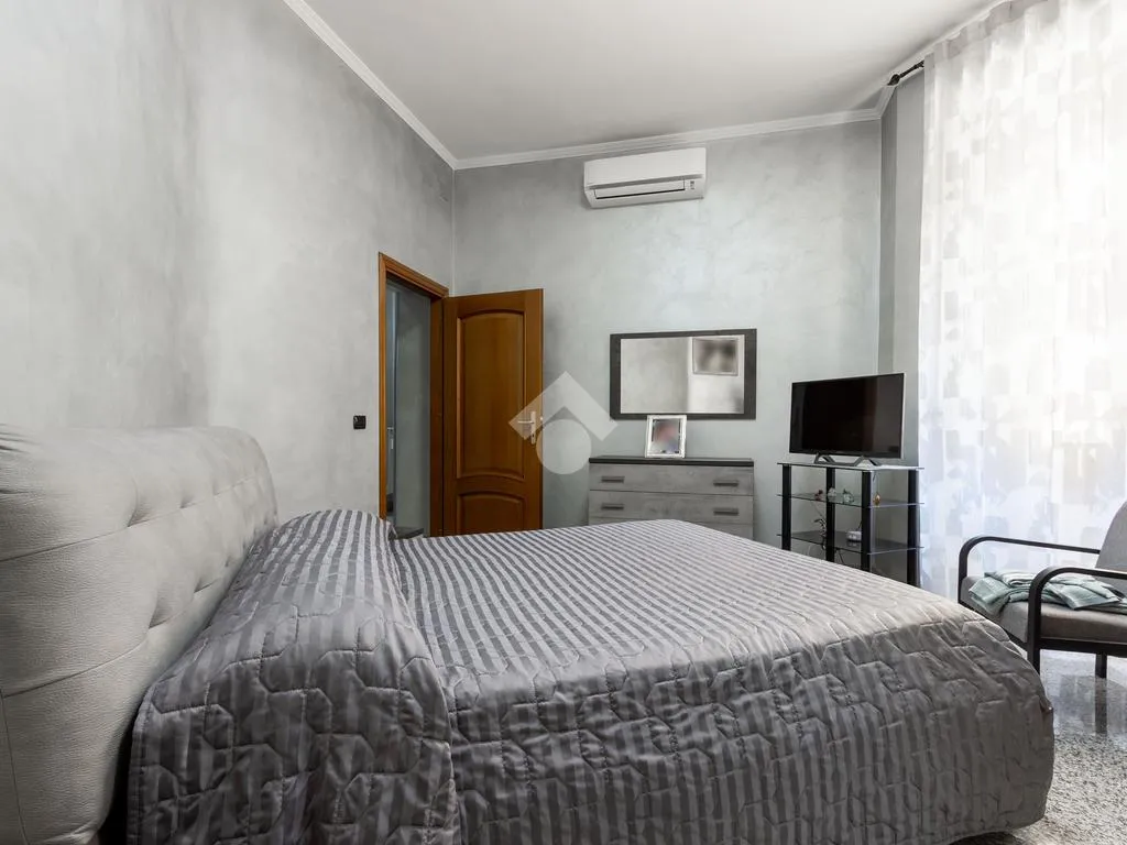 Chambres - 3-Room Apartment with Double Exposure in Rome