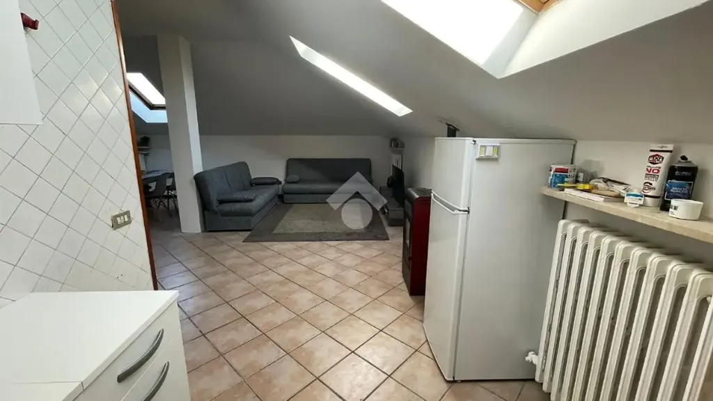 Rooms - Mansarded Apartment with Lake View in Mantova