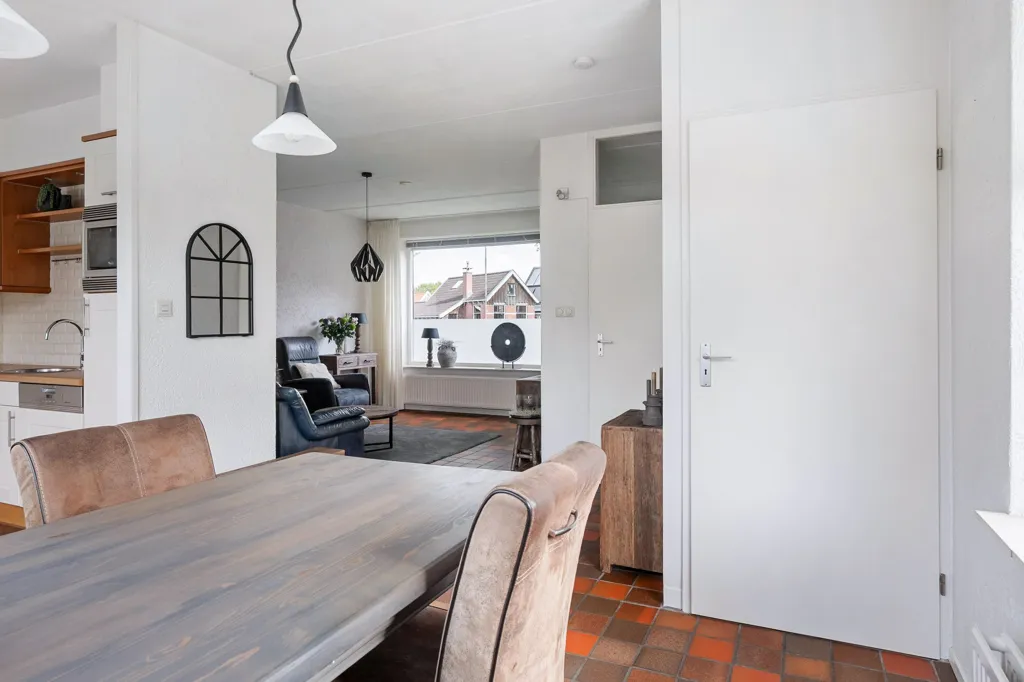 Söögituba - Corner House with Garden in Gytsjerk