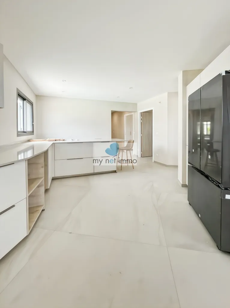 Cuisine - Villa Contemporaine avec Piscine et Bureau à l'année