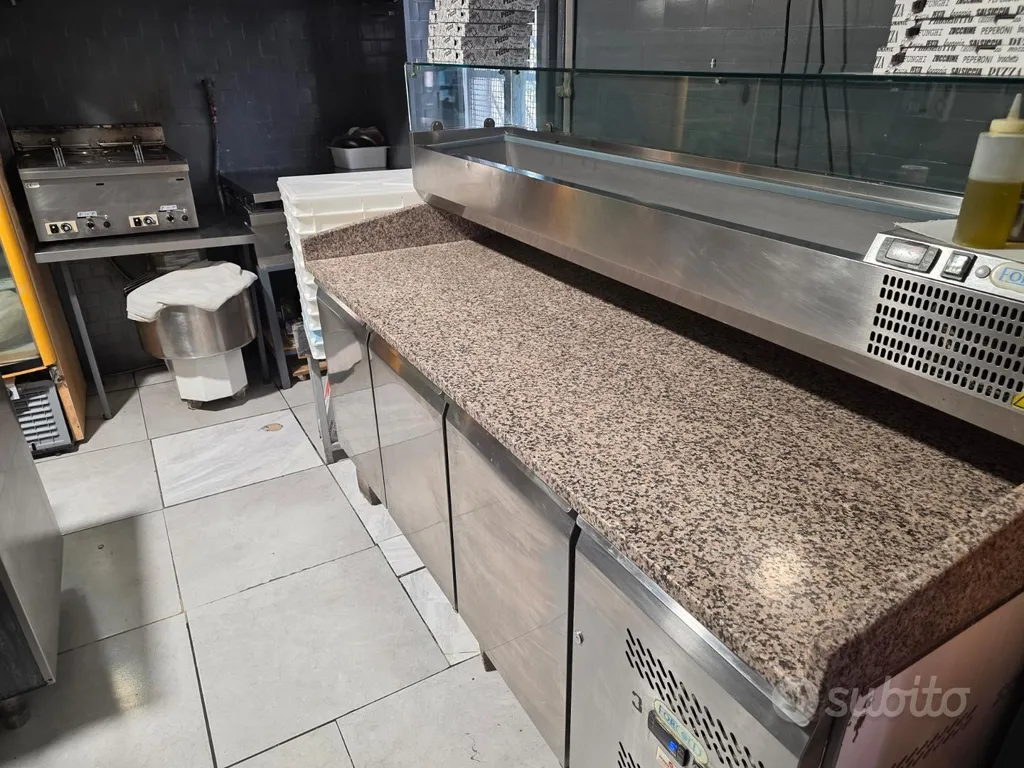 Cuisine - Established Pizzeria with Station Proximity in Bisceglie