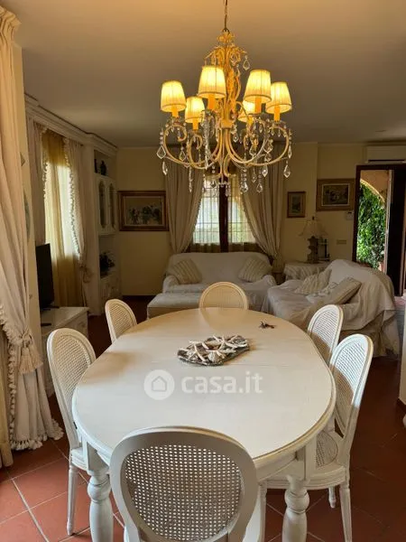 Söögituba - Rustic Villa with Garden in Forte dei Marmi
